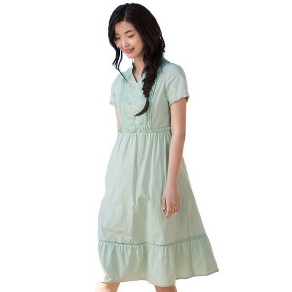 冰爽解暑，淺綠色連衣裙回歸清新自然